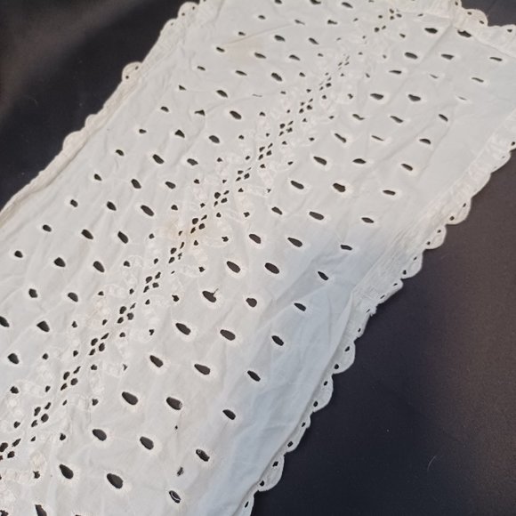 Two Vintage Embroidered Table Runners. One 4' 10" x 12" & One 3' 5" x 12" - Picture 12 of 13